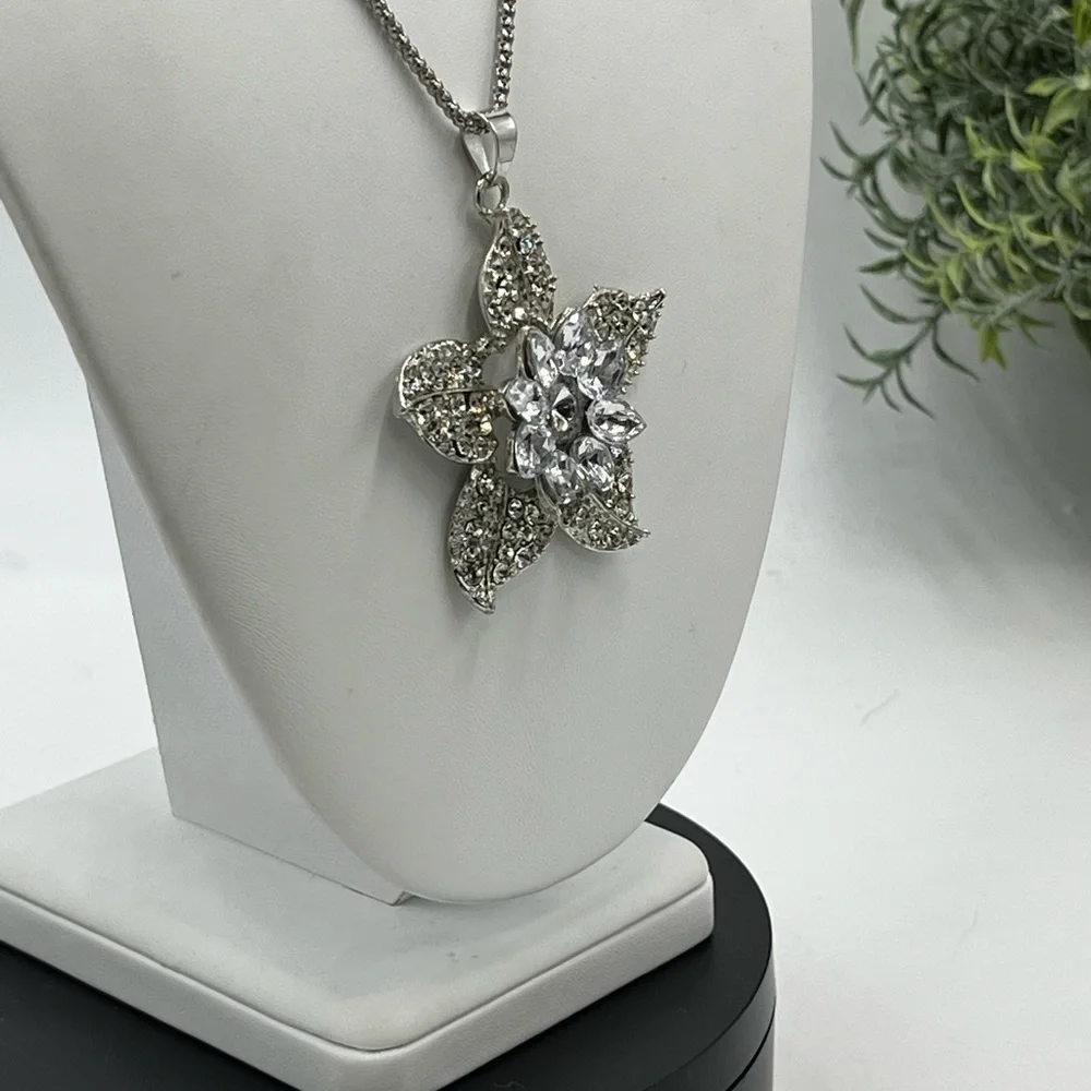 Betsey Johnson necklace 32”